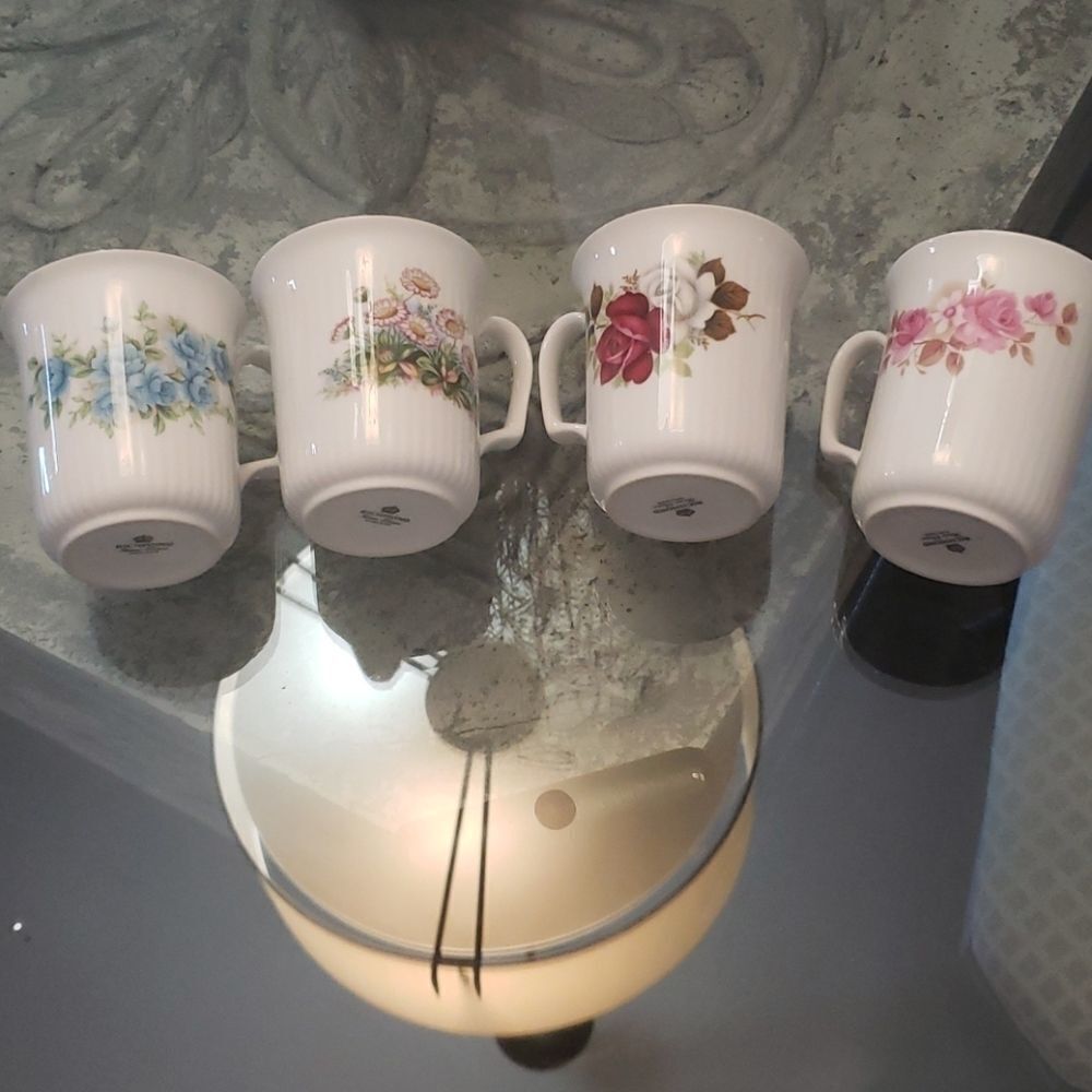 π₯RICHMOND MUGS Bone China Tea/ Coffe Cups Flowers Nostalgia Vintage Set Of 4